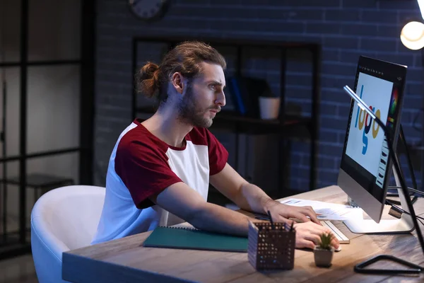 Handsome Man Using Computer Home Late Evening — Stock Photo, Image