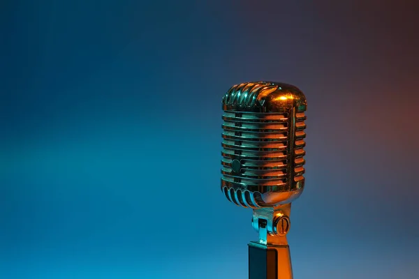 Retro Microphone Dark Color Background — Stock Photo, Image