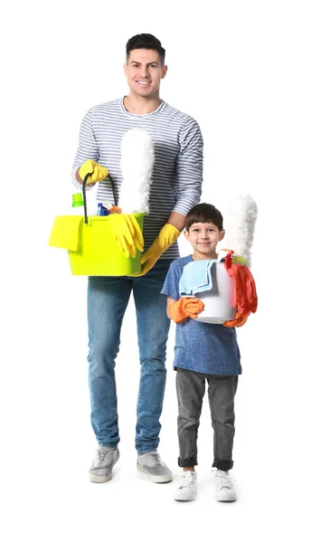 Vader Zoon Met Schoonmaak Benodigdheden Witte Achtergrond — Stockfoto