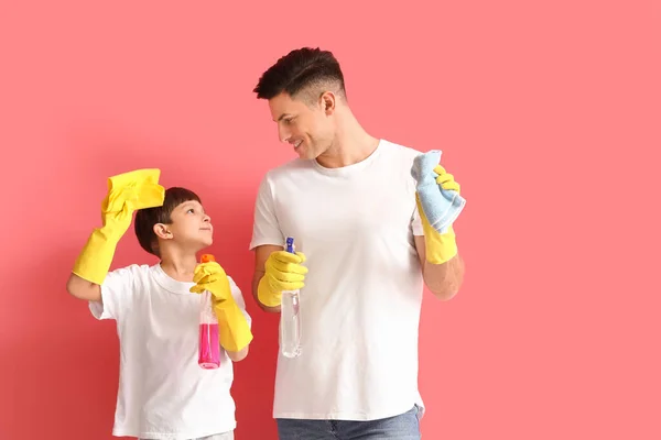 Father Son Cleaning Supplies Color Background — Stock Photo, Image