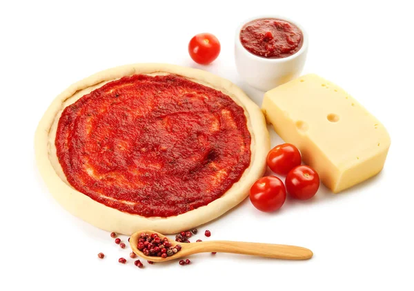 배경에 맛있는 토마토 소스와 치즈를 곁들인 — 스톡 사진