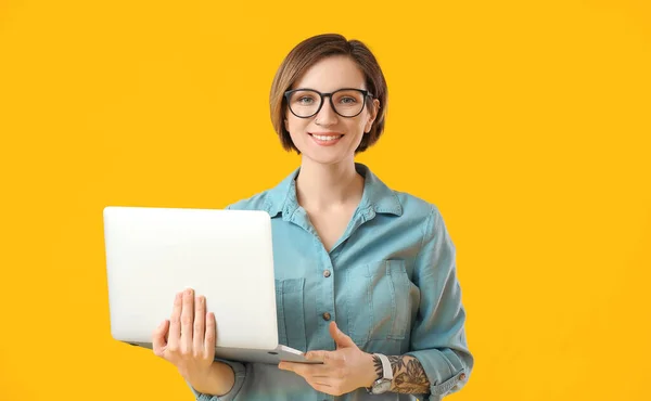 Female Programmer Laptop Color Background — Stock Photo, Image