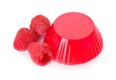 Beyaz arka planda lezzetli ahududu jölesi