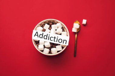 Kelime addedilmesi ve renkli arkaplan şekerli kase