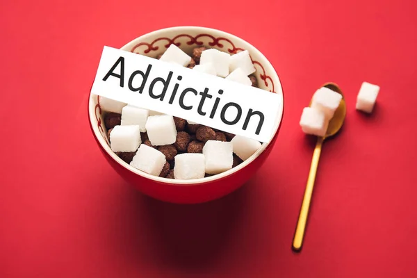 Word Addiction Och Skål Med Socker Färg Bakgrund — Stockfoto