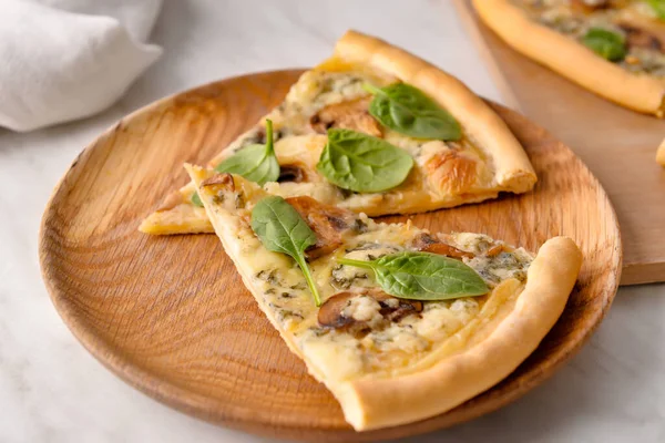 Plate Slices Tasty Vegetarian Pizza Table — Stock Photo, Image