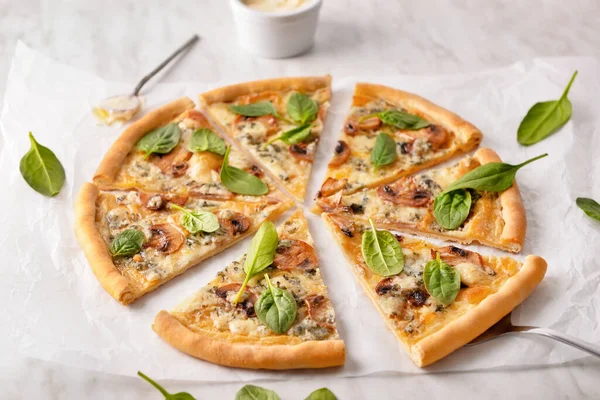 Slices Vegetarian Pizza Spinach Mushrooms Light Table — Stock Photo, Image