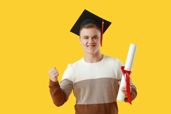 Ευτυχισμένος Μαθητής Αποφοίτησης Φόντο Χρώμα — Φωτογραφία Αρχείου
