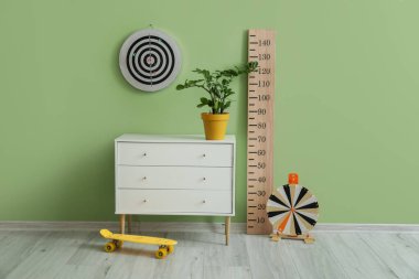 Stadyumu olan şık bir çocuk odası.