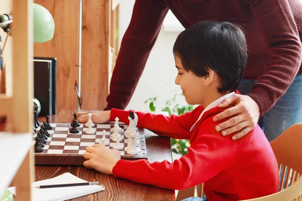 Father Teaching Son How Play Chess Home — Stock Photo, Image