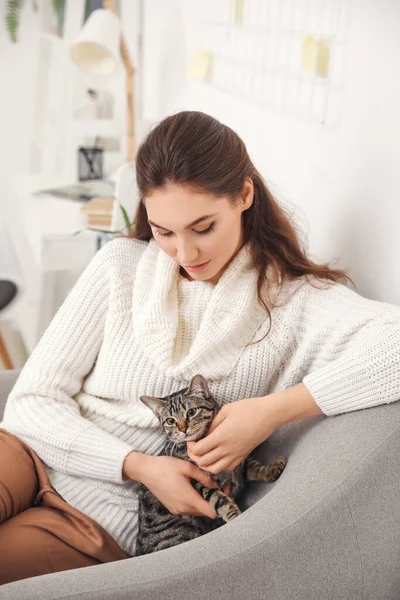 Beautiful Young Woman Cute Cat Home — Stock Photo, Image