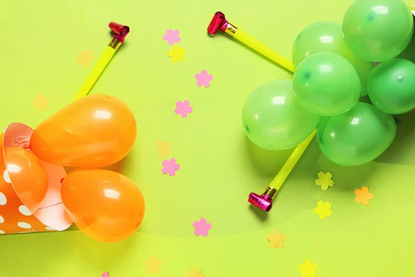 Renk Arkaplanında Hava Balonları Olan Şenlik Kompozisyonu — Stok fotoğraf
