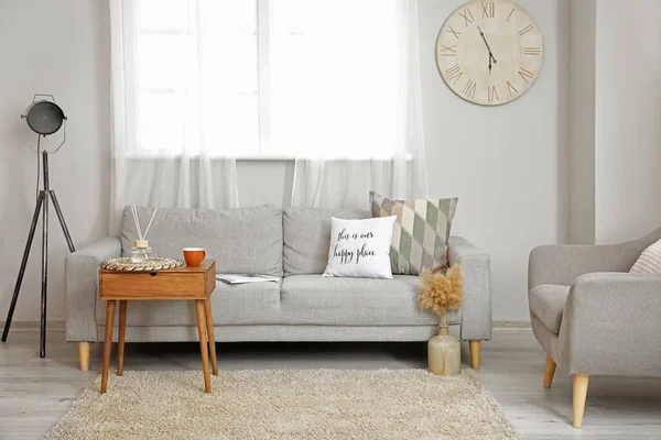 Interieur Des Modernen Wohnzimmers Mit Gemütlichem Sofa — Stockfoto