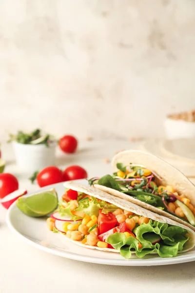 Plate Tasty Vegetarian Tacos Light Background — Stock Photo, Image