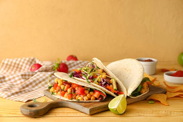 Board Tasty Vegetarian Tacos Color Background — Stock Photo, Image