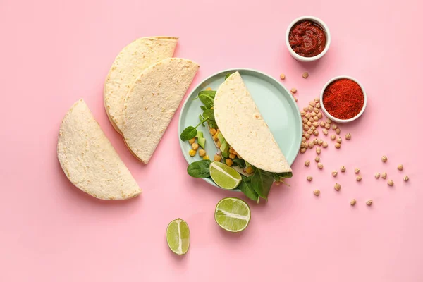Plate Tasty Vegetarian Taco Sauce Color Background — Stock Photo, Image