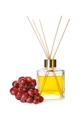 Beyaz arkaplanda meyve kamışı ayırıcı