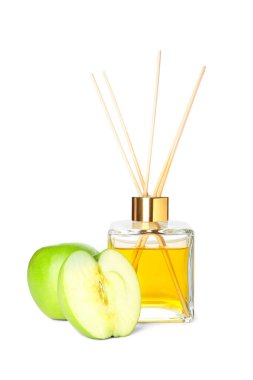 Beyaz arkaplanda elma sazlığı ayırıcı