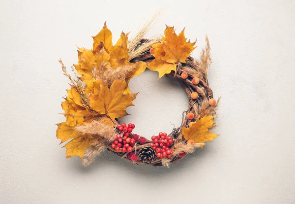 Piękny Jesienny Wieniec Białym Tle — Zdjęcie stockowe