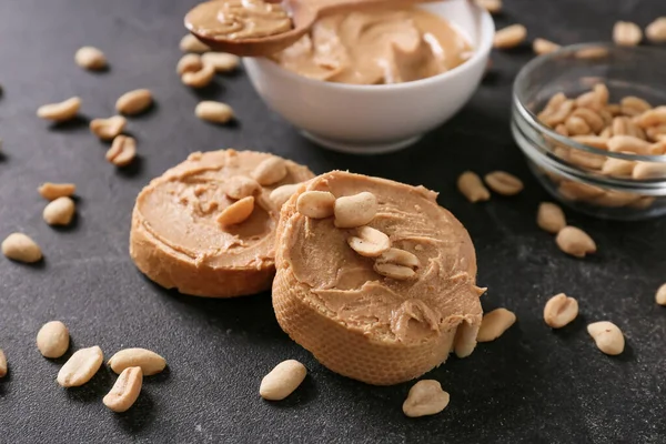 Bread Tasty Peanut Butter Dark Background — Stock Photo, Image