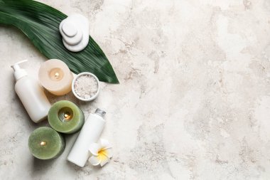 Grunge arka planında spa malzemeleri seti