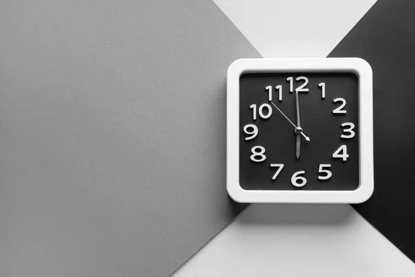 Renk Arkaplanı Üzerindeki Stil Saat — Stok fotoğraf