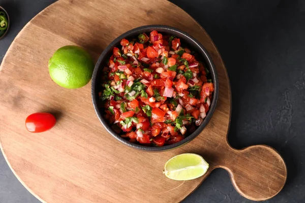 Μπολ Νόστιμο Pico Gallo Salsa Σκούρο Φόντο — Φωτογραφία Αρχείου