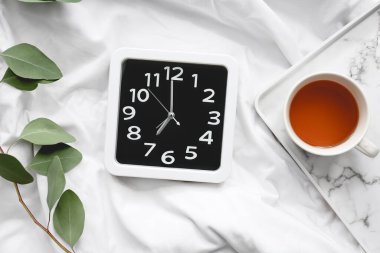 Kaliteli saat ve bir fincan çay.