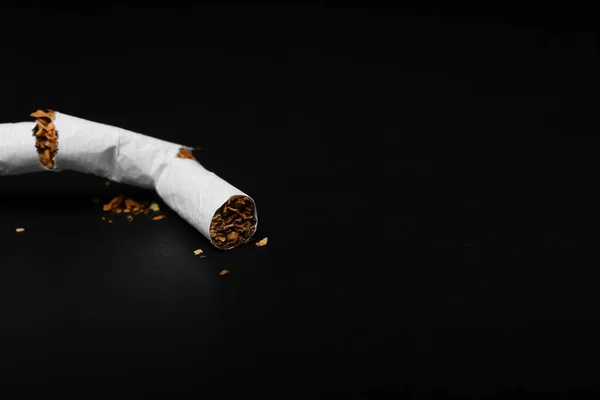 Cigarro Fundo Escuro Close — Fotografia de Stock