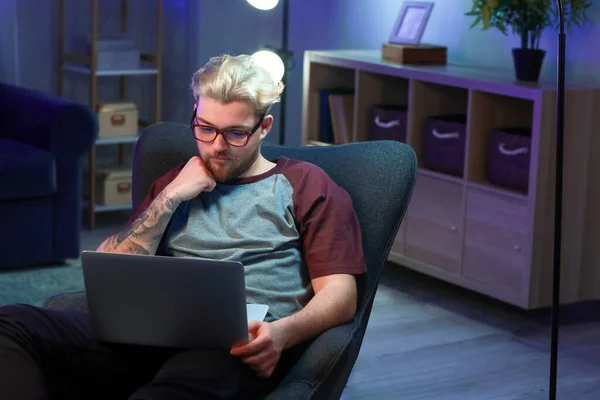 Handsome Man Using Laptop Home Late Evening — Stock Photo, Image