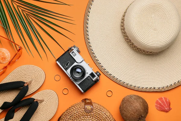 Set Beach Accessories Palm Leaf Coconut Color Background — Stock Photo, Image