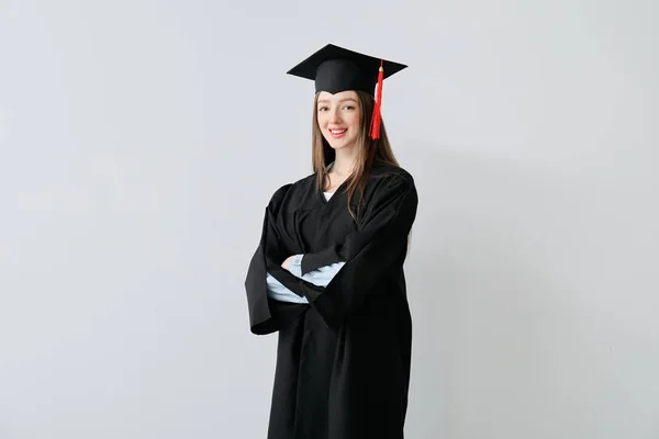 Estudiante Graduada Femenina Sobre Fondo Claro — Foto de Stock