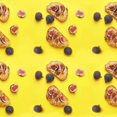 Renkli arkaplanda tatlı incir reçelli lezzetli sandviçler.