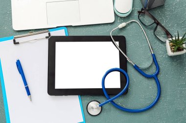 Steteskoplu tablet bilgisayar ve doktor aksesuarları