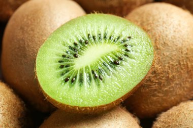 Pek çok olgun kivi, yakın çekim görüntüsü