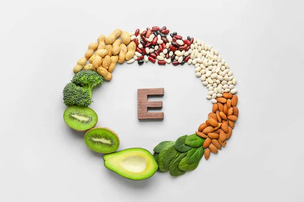 Quadro Feito Produtos Saudáveis Ricos Vitamina Sobre Fundo Branco — Fotografia de Stock