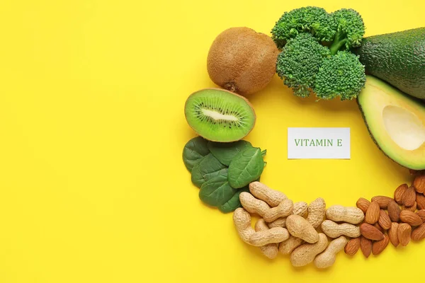 Quadro Feito Produtos Saudáveis Ricos Vitamina Sobre Fundo Cor — Fotografia de Stock