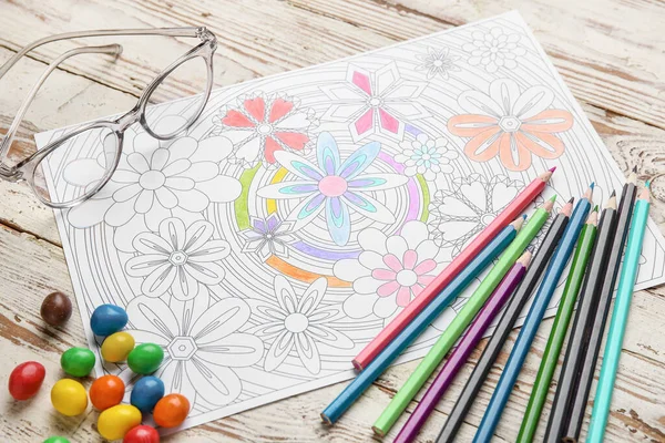 Desenho Para Colorir Lápis Óculos Doces Fundo Madeira — Fotografia de Stock