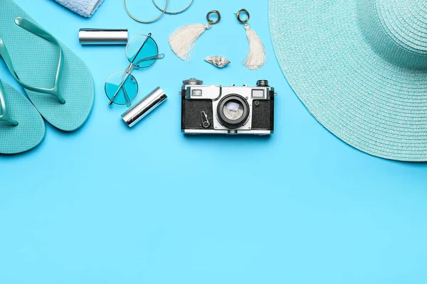 Conjunto Accesorios Playa Sobre Fondo Color —  Fotos de Stock