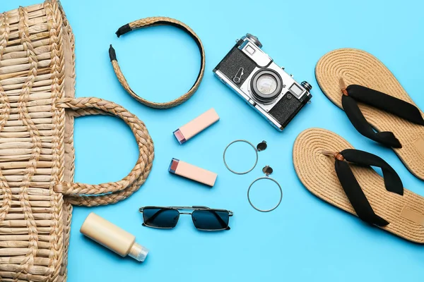 Accesorios Femeninos Cosméticos Sobre Fondo Color —  Fotos de Stock