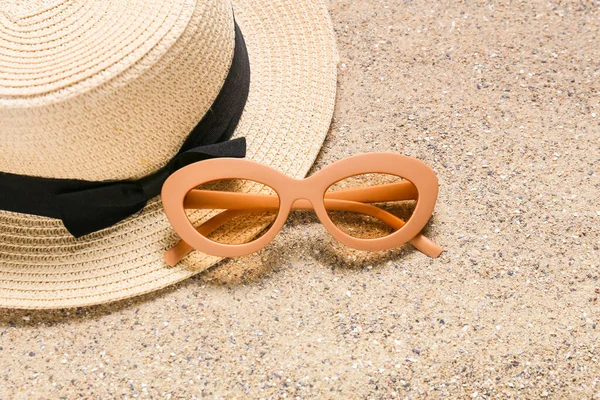 Stylish Sunglasses Hat Sand — Stock Photo, Image