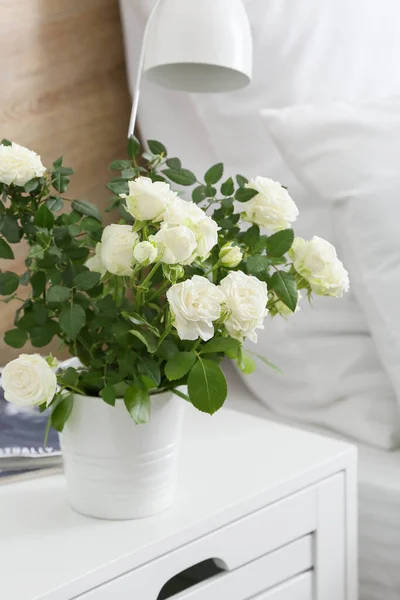 Beautiful White Rose Pot Table Bedroom — Stock Photo, Image