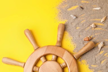 Dümen, kum ve deniz kabukları renk arkaplanında