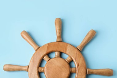 Gemi dümeni renk arkaplanında