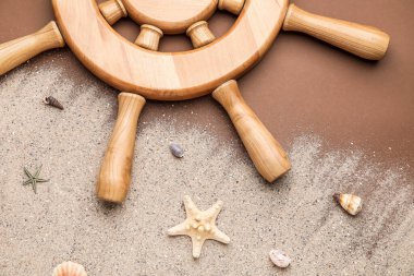 Dümen, kum ve deniz kabukları renk arkaplanında