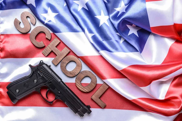 Pistol Och Flagga Usa Begreppet Skolskjutning — Stockfoto