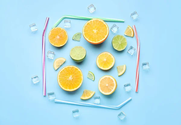 Healthy Citrus Fruits Straws Ice Cubes Color Background — Stock Photo, Image