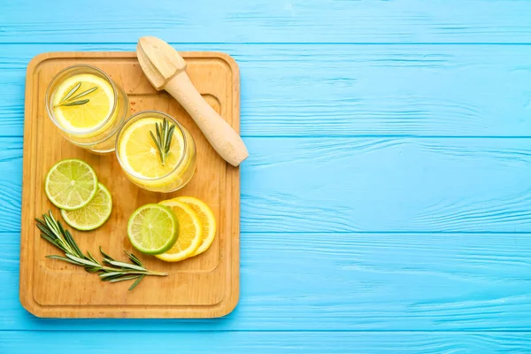 Glasses Healthy Lemonade Squeezer Color Wooden Background — Stock Photo, Image