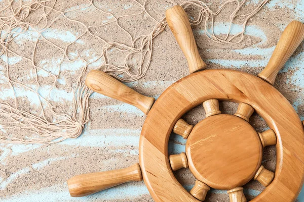 Dümen, kum ve ağ renk arkaplanında