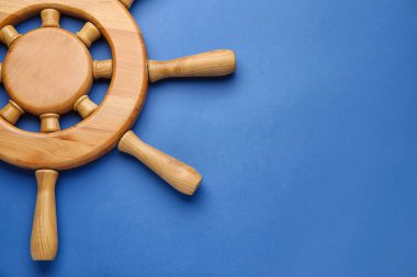 Gemi dümeni renk arkaplanında